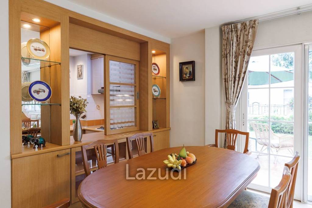 4 bed 3 bath house with 200 m2 living area for rent