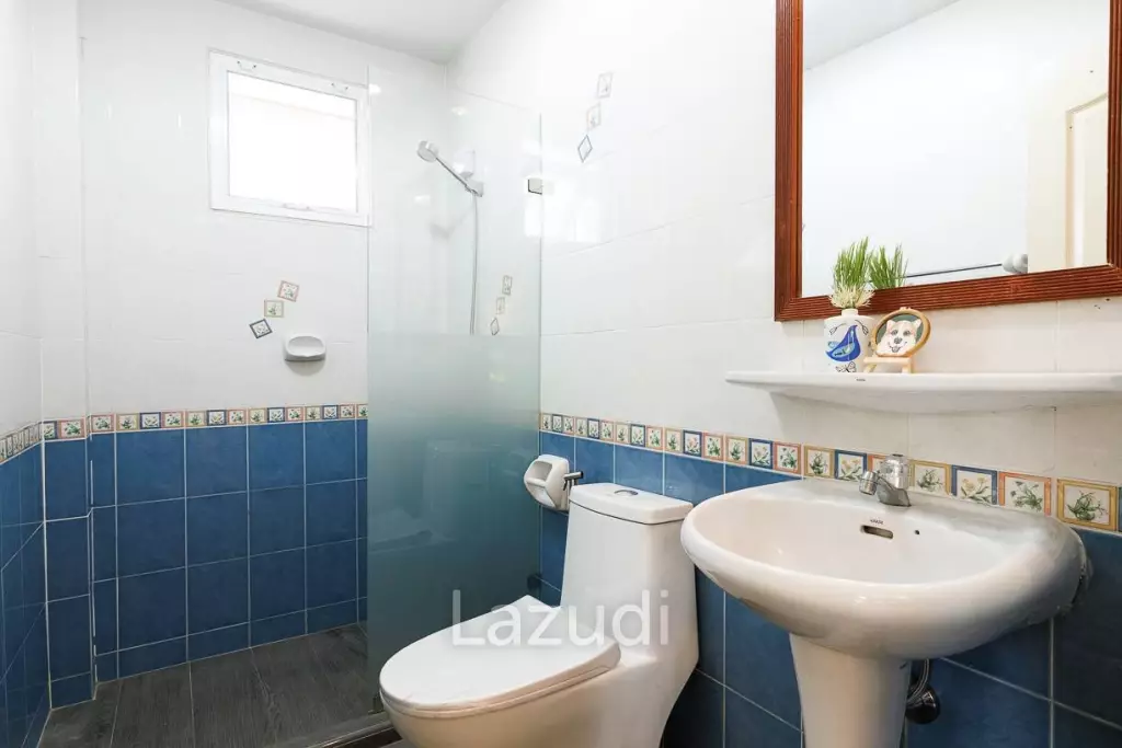 4 bed 3 bath house with 200 m2 living area for rent