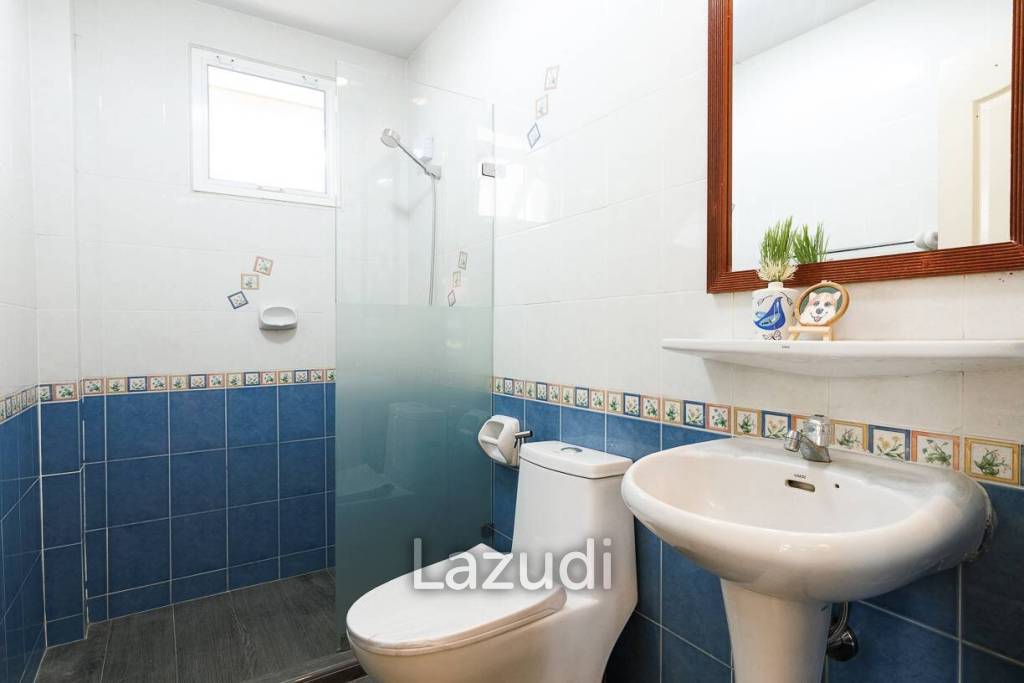 4 bed 3 bath house with 200 m2 living area for rent