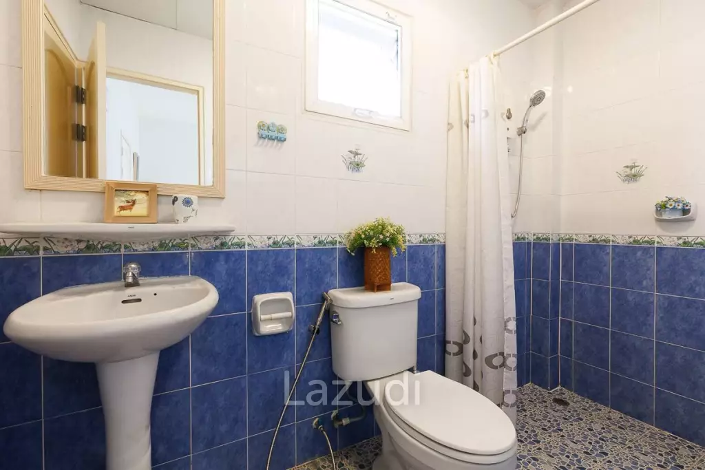 4 bed 3 bath house with 200 m2 living area for rent