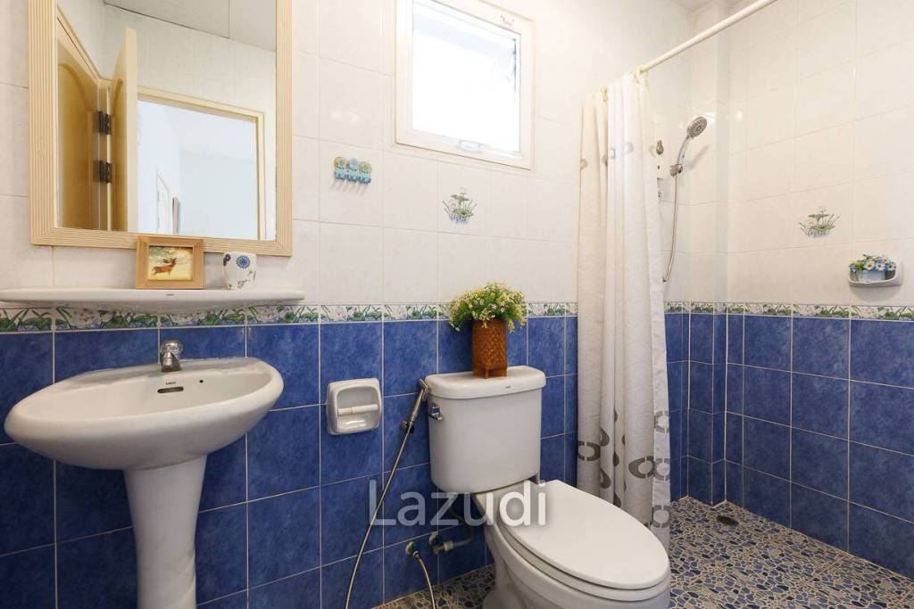4 bed 3 bath house with 200 m2 living area for rent
