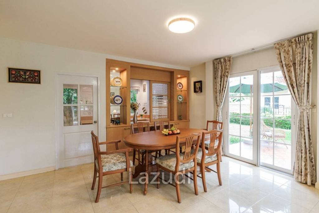 4 bed 3 bath house with 200 m2 living area for rent