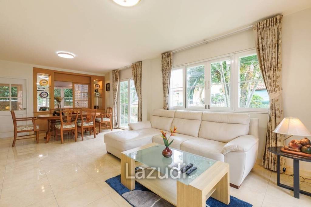 4 bed 3 bath house with 200 m2 living area for rent