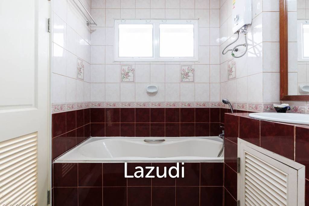 4 bed 3 bath house with 200 m2 living area for rent