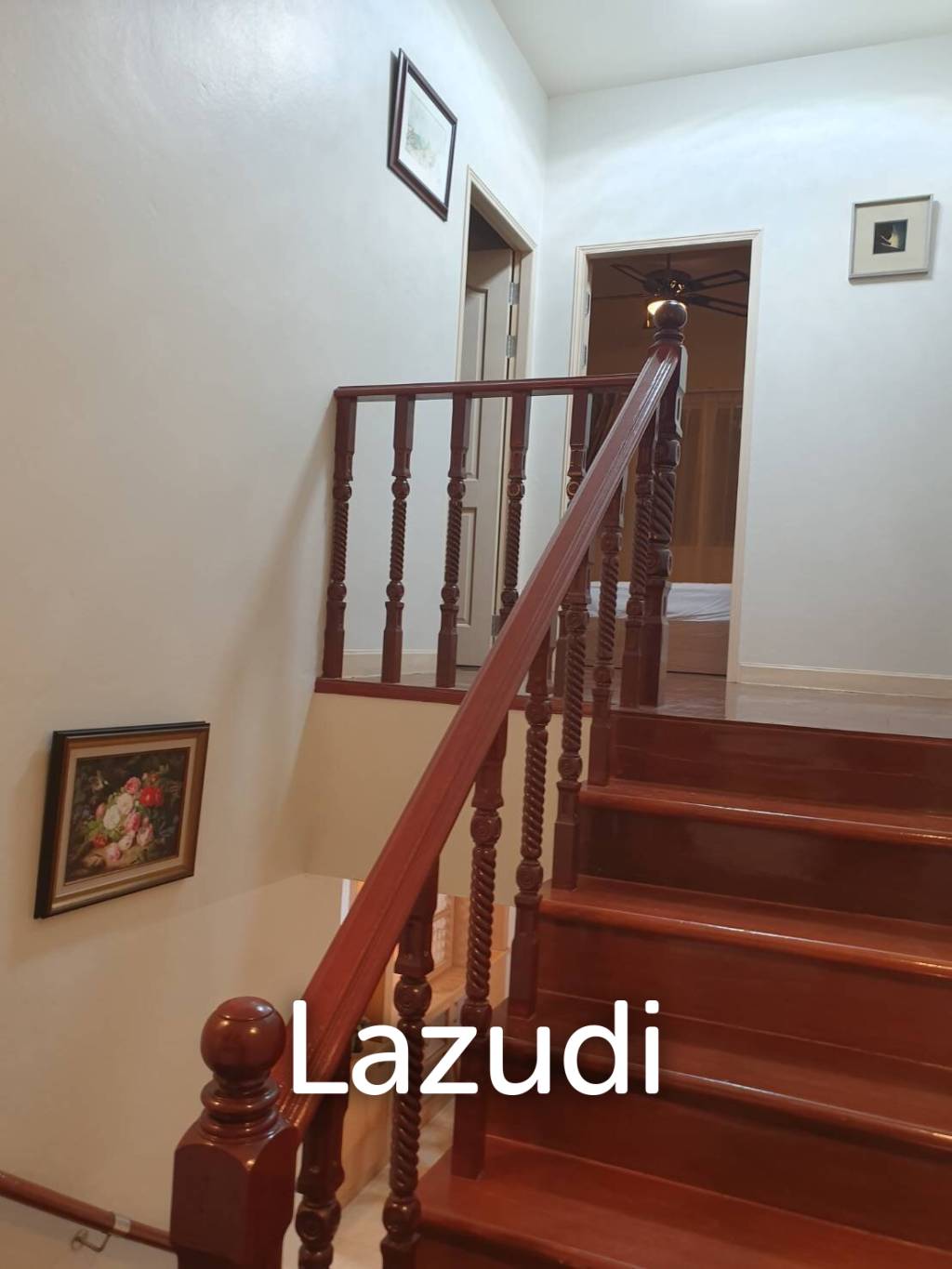 4 bed 3 bath house with 200 m2 living area for rent
