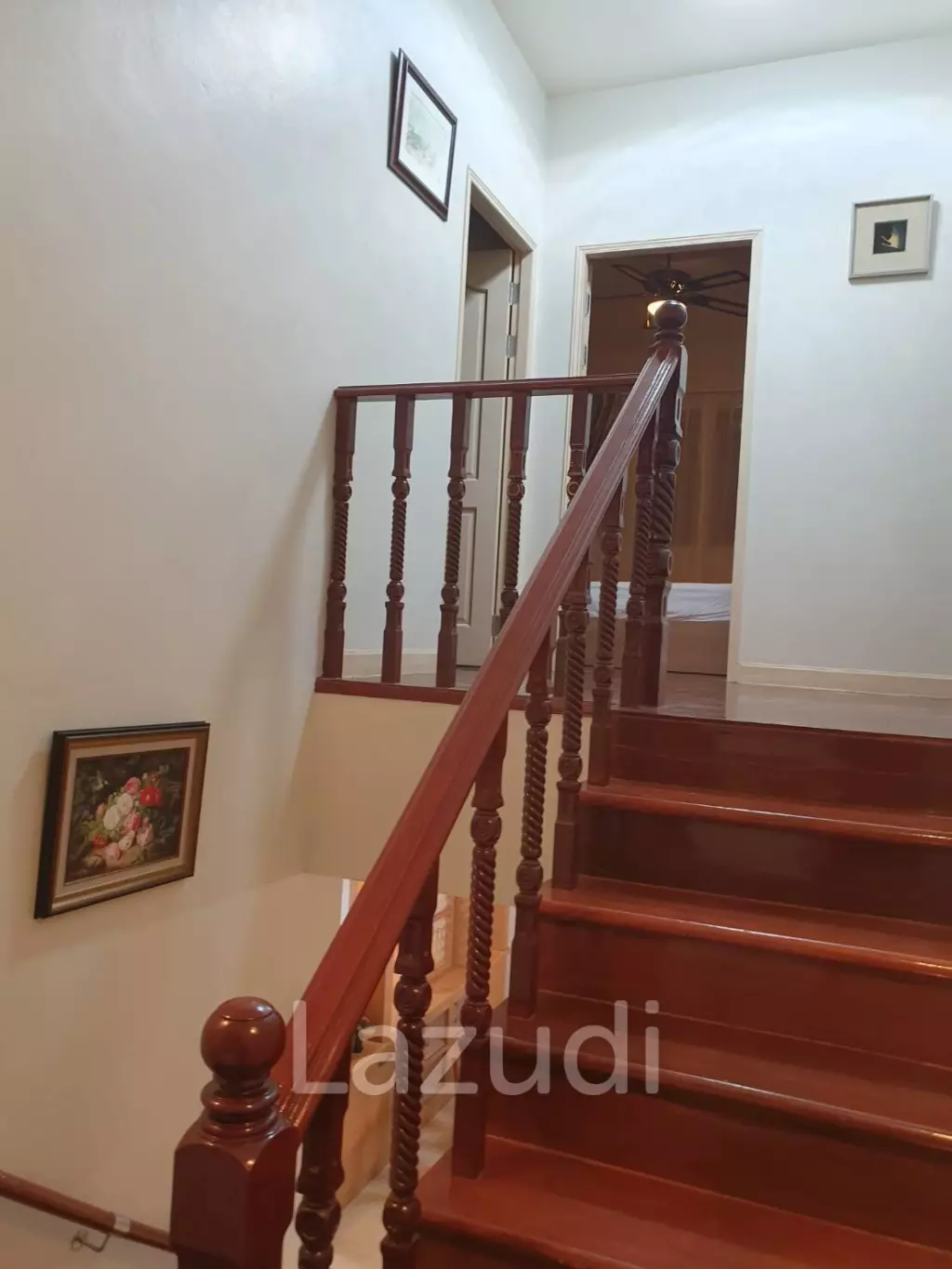 4 bed 3 bath house with 200 m2 living area for rent