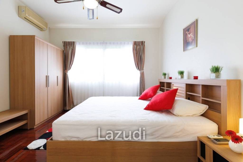 4 bed 3 bath house with 200 m2 living area for rent