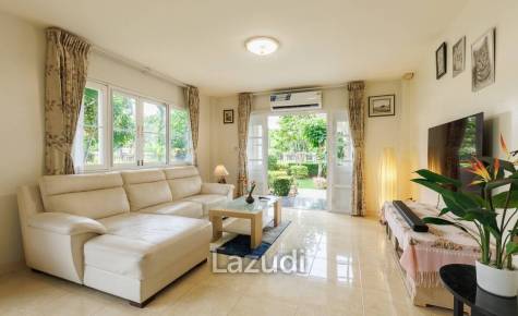 4 bed 3 bath house with 200 m2 living area for rent