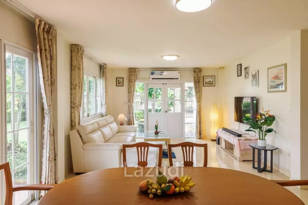 4 bed 3 bath house with 200 m2 living area for rent