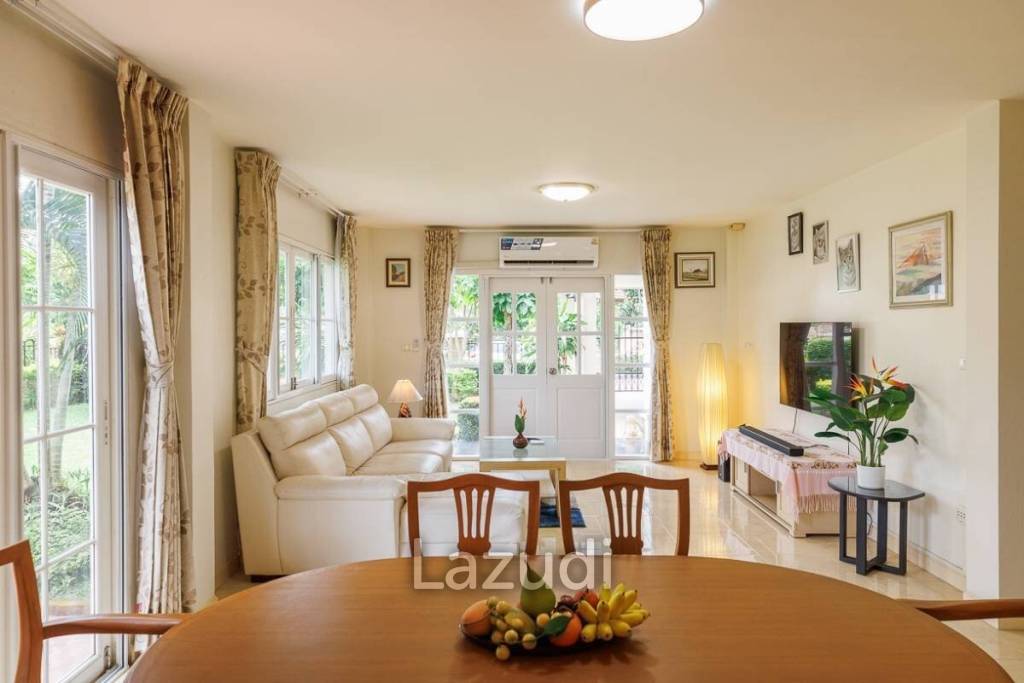 4 bed 3 bath house with 200 m2 living area for rent