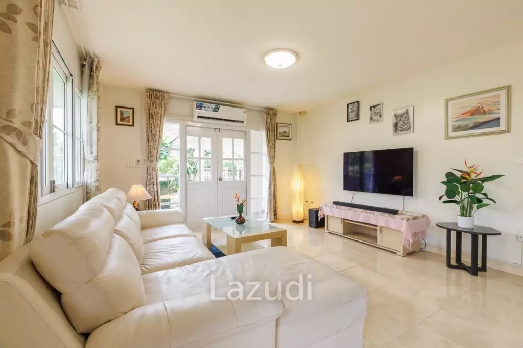 4 bed 3 bath house with 200 m2 living area for rent