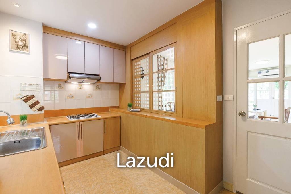 4 bed 3 bath house with 200 m2 living area for rent