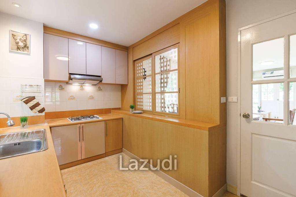 4 bed 3 bath house with 200 m2 living area for rent