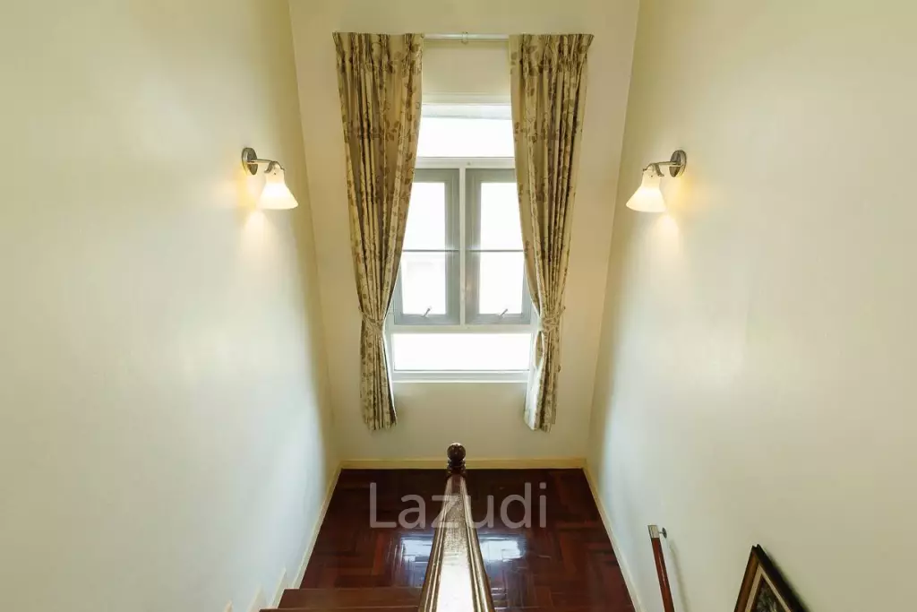 4 bed 3 bath house with 200 m2 living area for rent