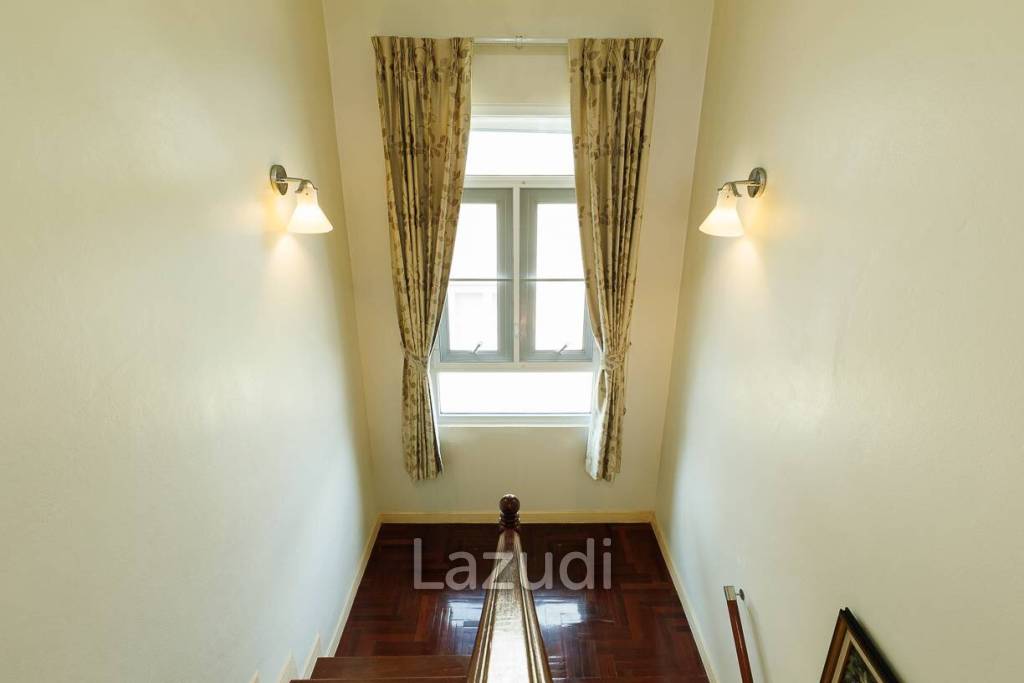 4 bed 3 bath house with 200 m2 living area for rent