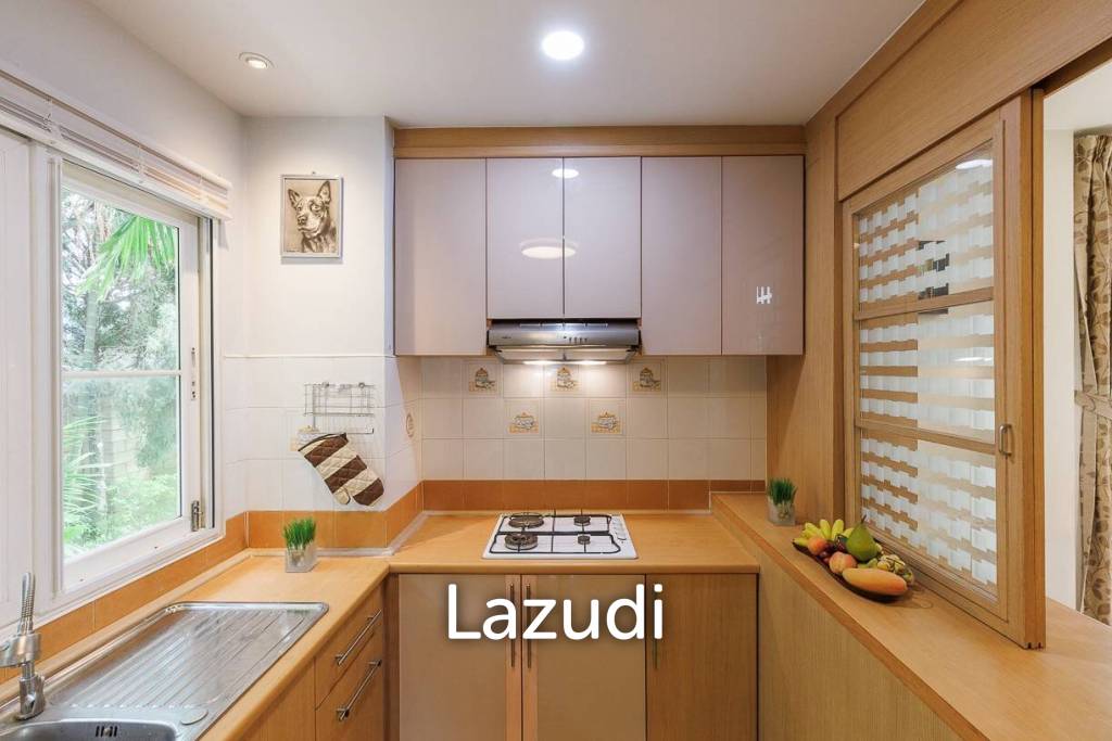4 bed 3 bath house with 200 m2 living area for rent