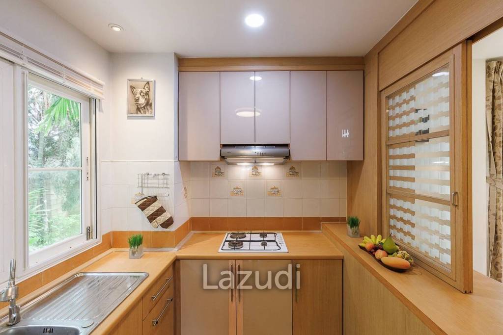 4 bed 3 bath house with 200 m2 living area for rent