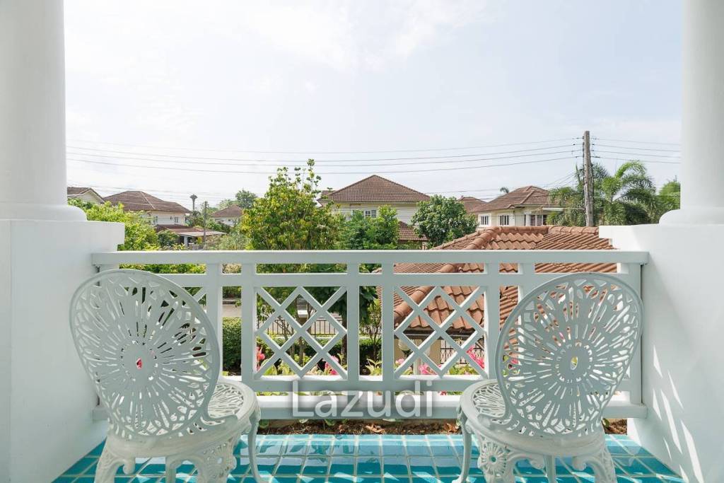 4 bed 3 bath house with 200 m2 living area for rent
