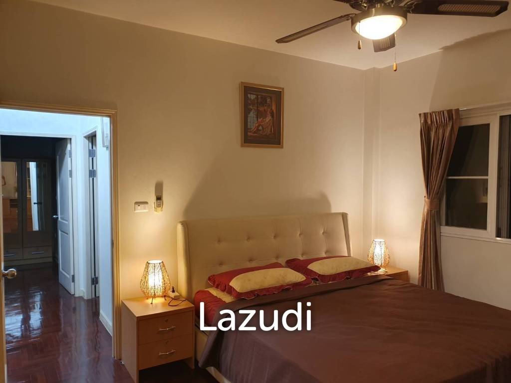 4 bed 3 bath house with 200 m2 living area for rent