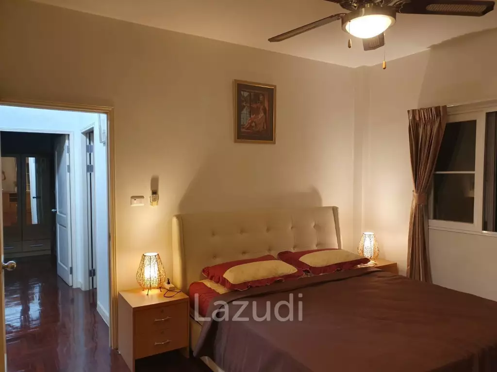 4 bed 3 bath house with 200 m2 living area for rent