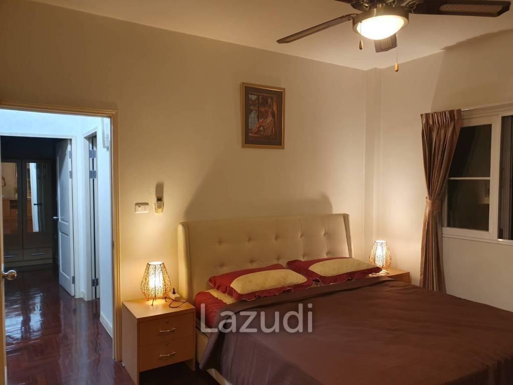 4 bed 3 bath house with 200 m2 living area for rent