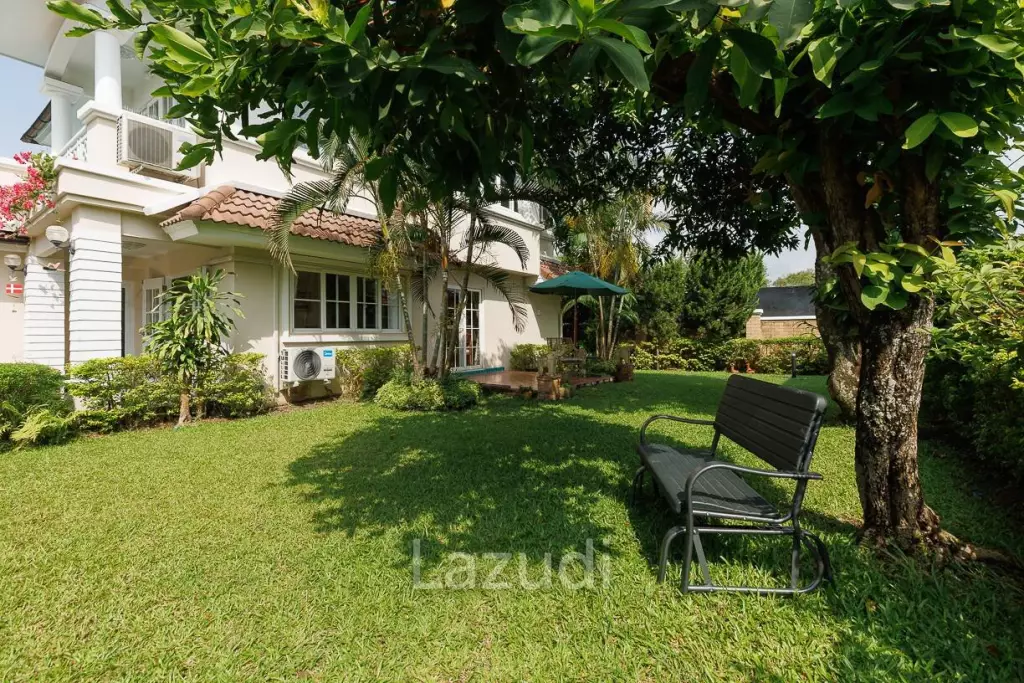 4 bed 3 bath house with 200 m2 living area for rent