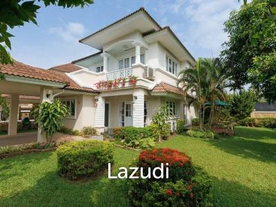4 bed 3 bath house with 200 m2 living area for rent