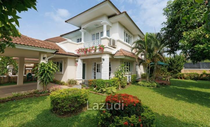 4 bed 3 bath house with 200 m2 living area for rent