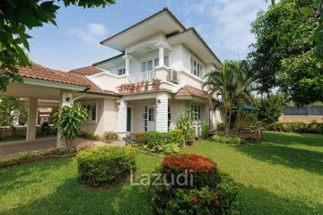 4 bed 3 bath house with 200 m2 living area for rent