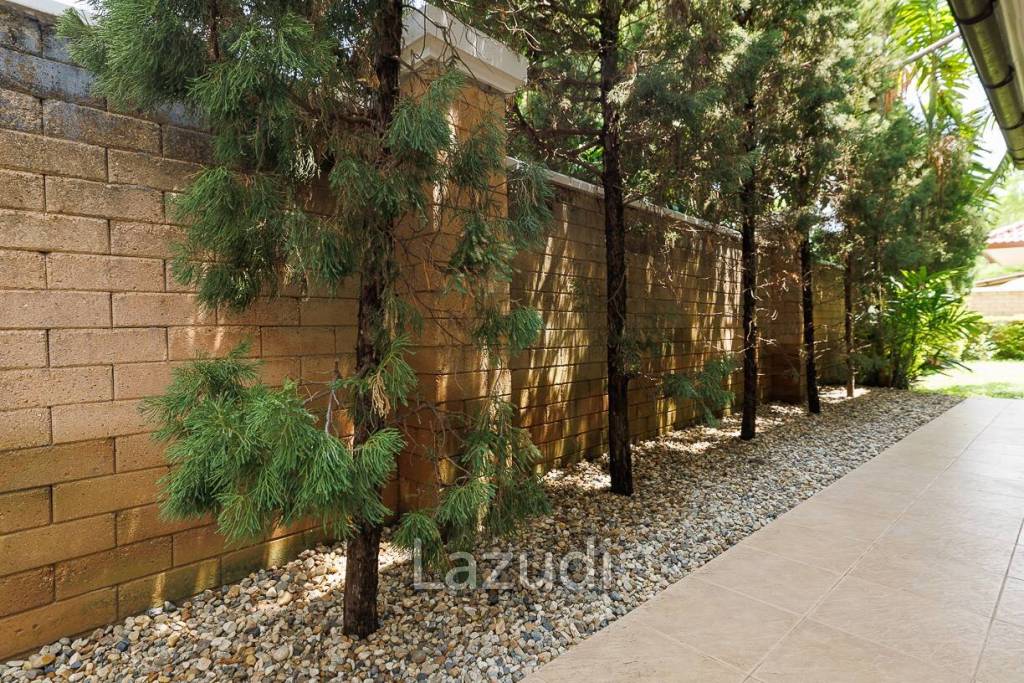 4 bed 3 bath house with 200 m2 living area for rent