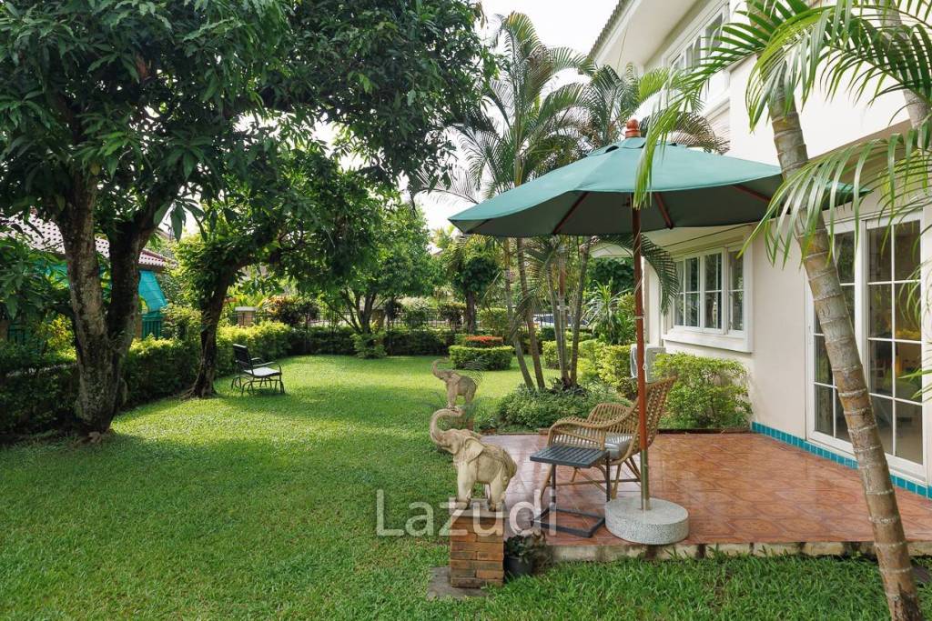 4 bed 3 bath house with 200 m2 living area for rent