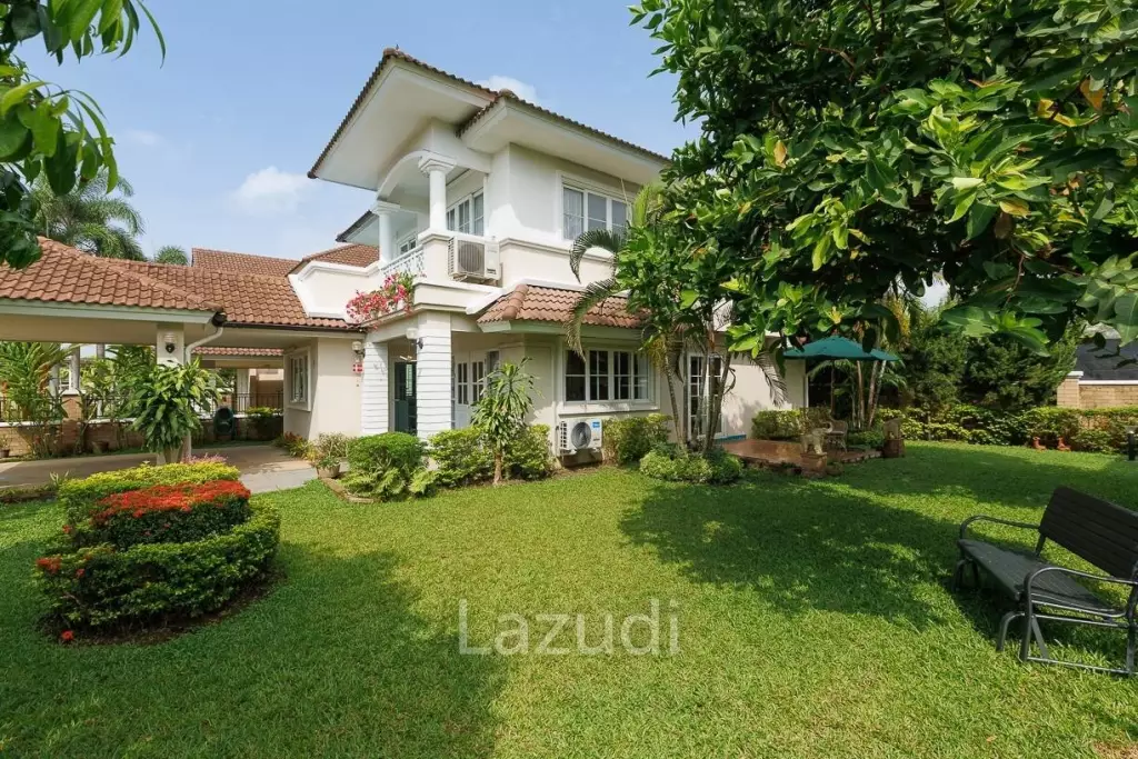 4 bed 3 bath house with 200 m2 living area for rent