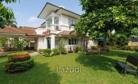 4 bed 3 bath house with 200 m2 living area for rent