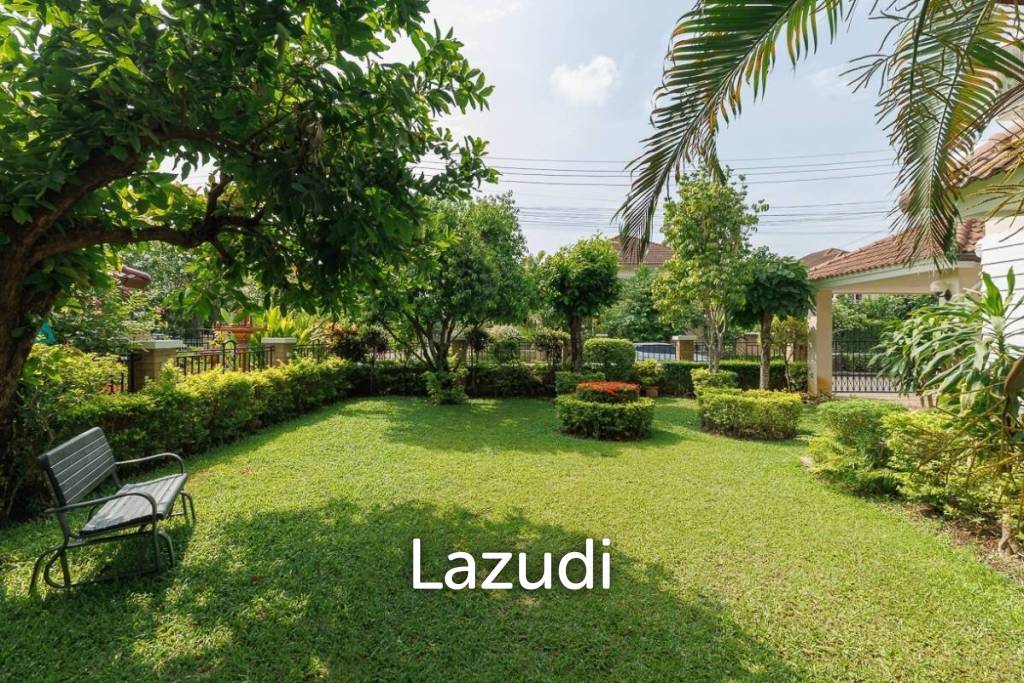 4 bed 3 bath house with 200 m2 living area for rent