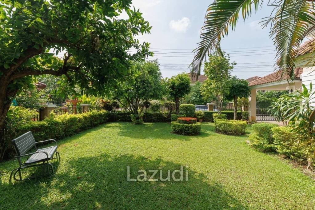 4 bed 3 bath house with 200 m2 living area for rent