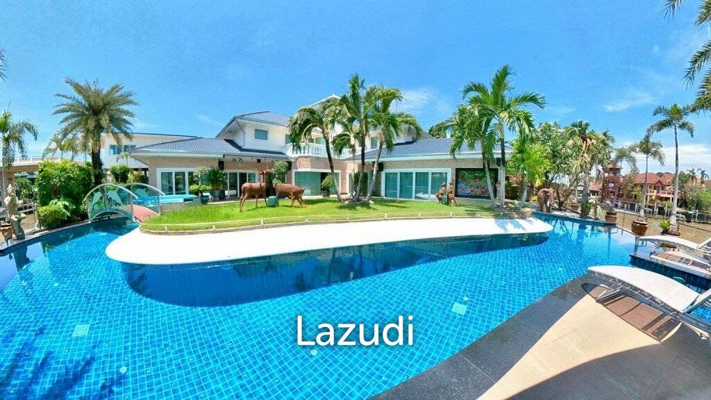 Unique Pool-Villa with Private Mooring Dock