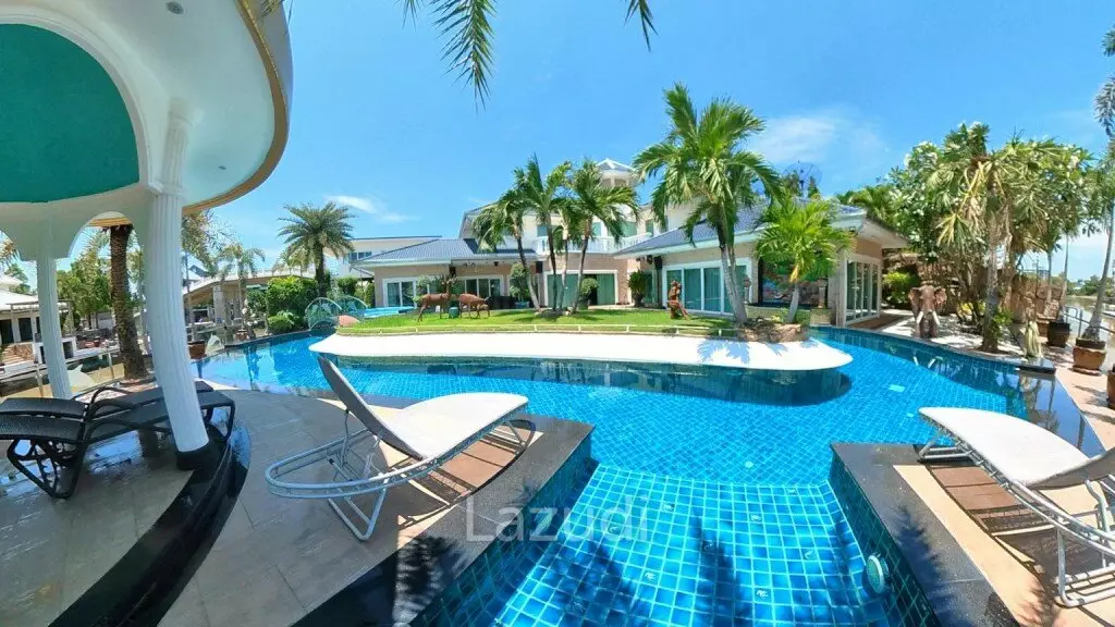 Unique Pool-Villa with Private Mooring Dock