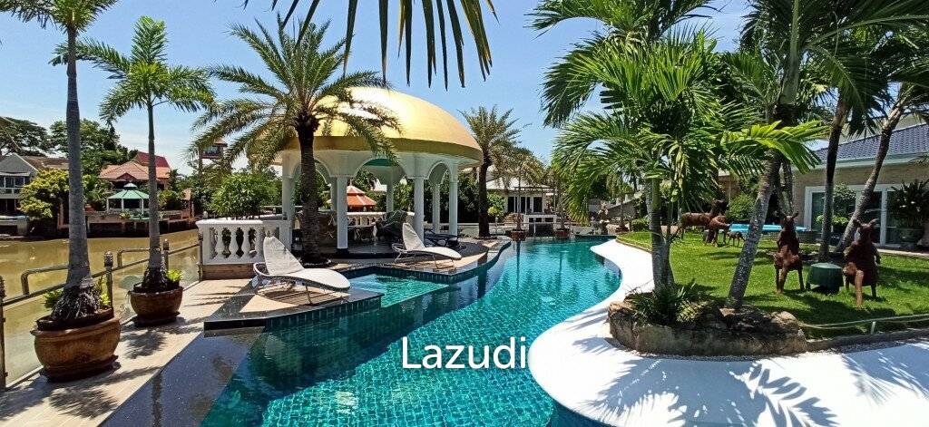 Unique Pool-Villa with Private Mooring Dock
