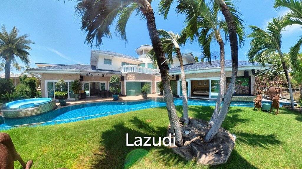 Unique Pool-Villa with Private Mooring Dock