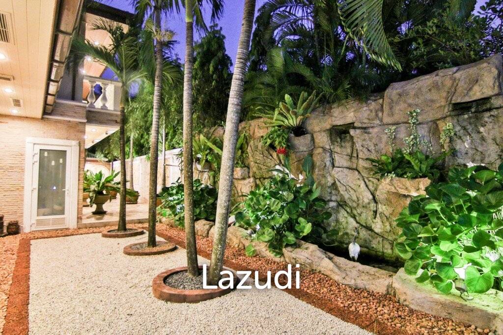 Unique Pool-Villa with Private Mooring Dock