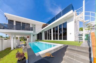 Stunning 3-Bed Modern Home in Maenam