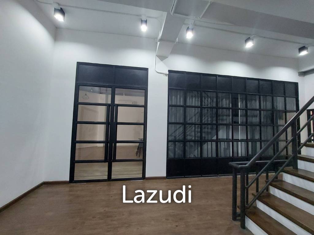 Ultra Luxury Office Space for rent in Phrakhanong