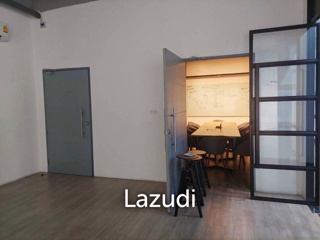 Ultra Luxury Office Space for rent in Phrakhanong