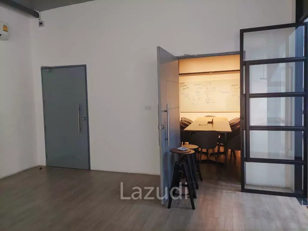 Ultra Luxury Office Space for rent in Phrakhanong