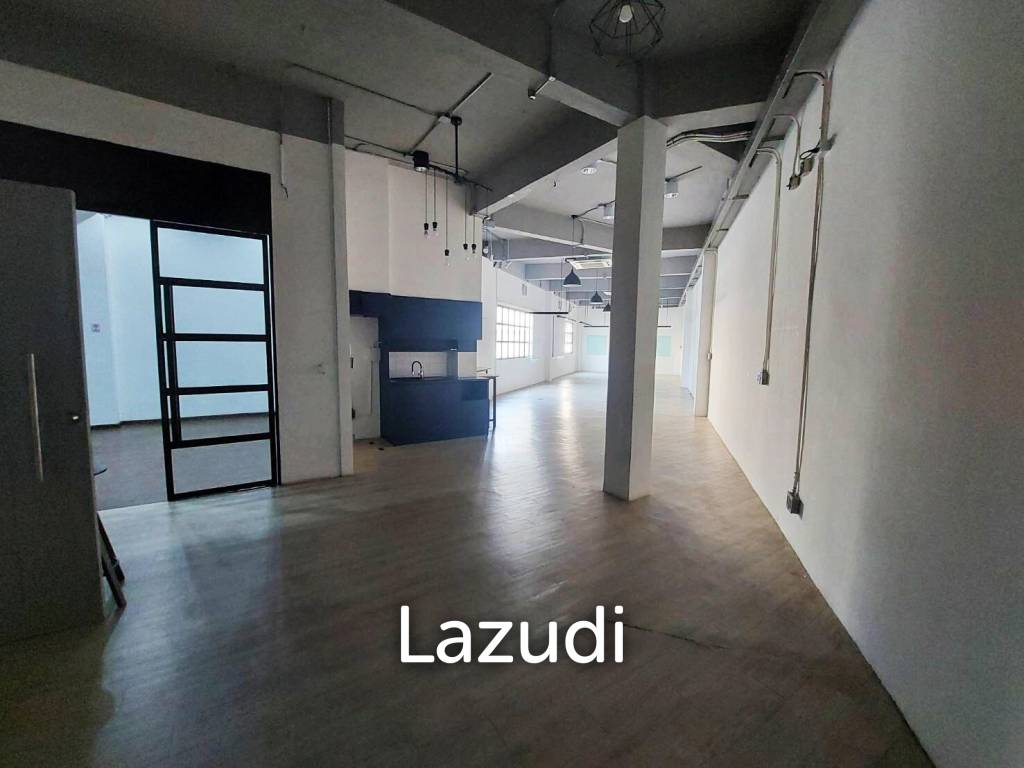 Ultra Luxury Office Space for rent in Phrakhanong
