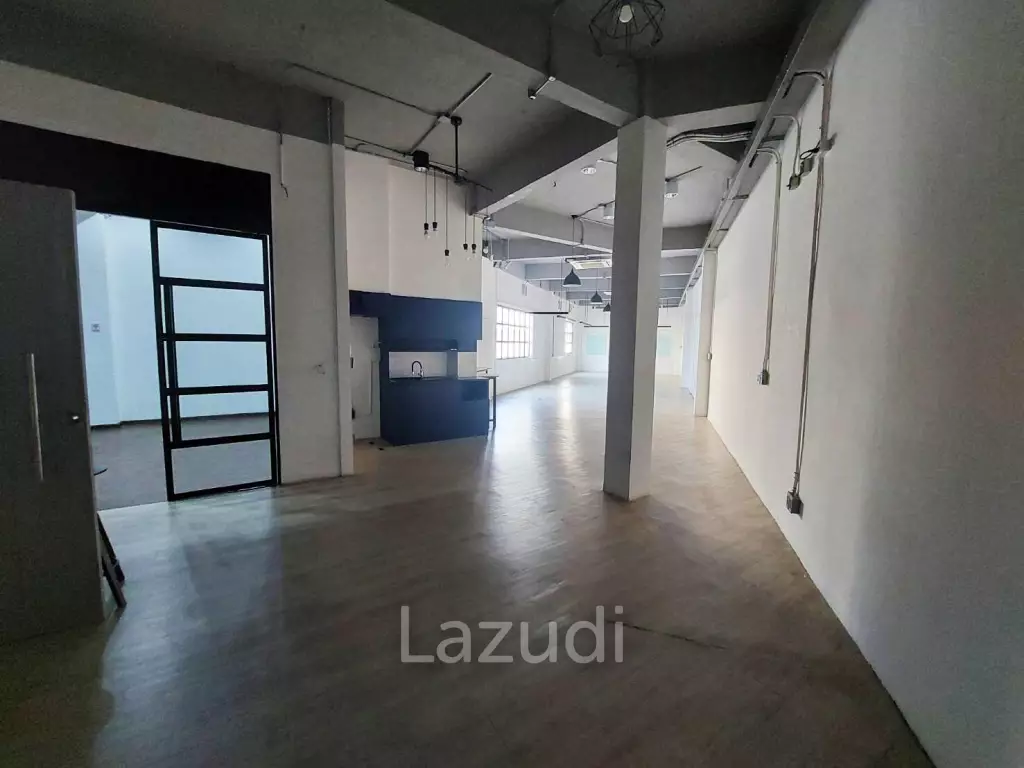 Ultra Luxury Office Space for rent in Phrakhanong