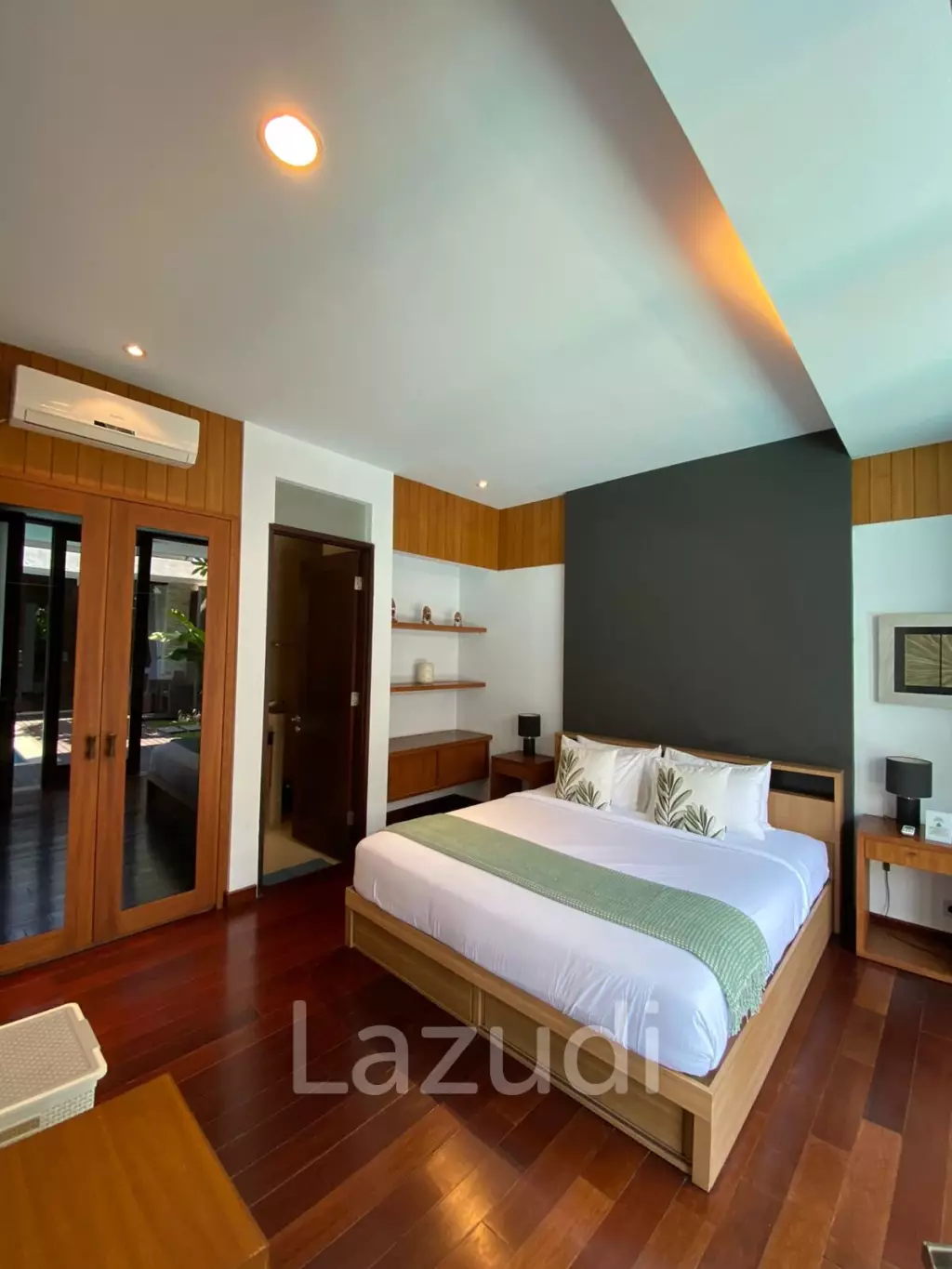 CONTEMPORARY 5-BEDROOM VILLA IN NUSA DUA WITH OCEAN VIEW ROOFTOP