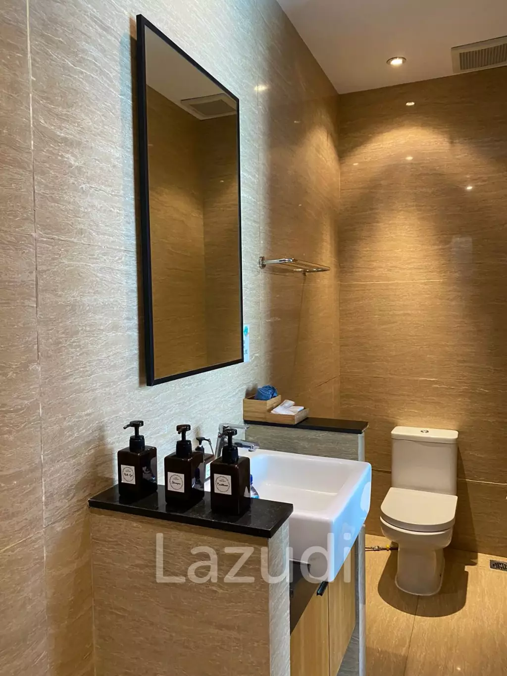 CONTEMPORARY 5-BEDROOM VILLA IN NUSA DUA WITH OCEAN VIEW ROOFTOP