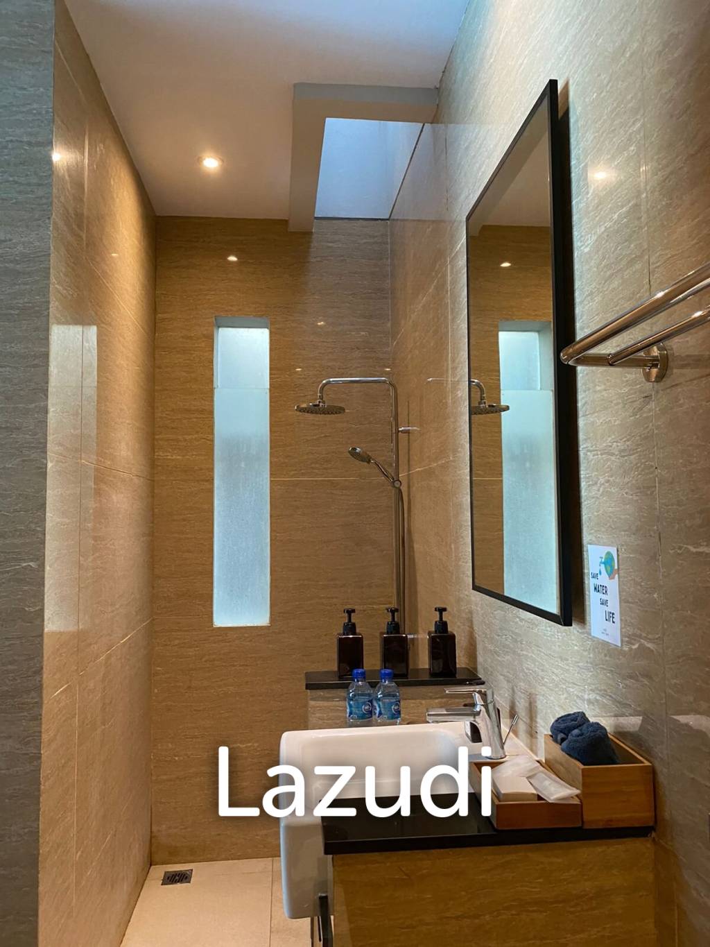 CONTEMPORARY 5-BEDROOM VILLA IN NUSA DUA WITH OCEAN VIEW ROOFTOP