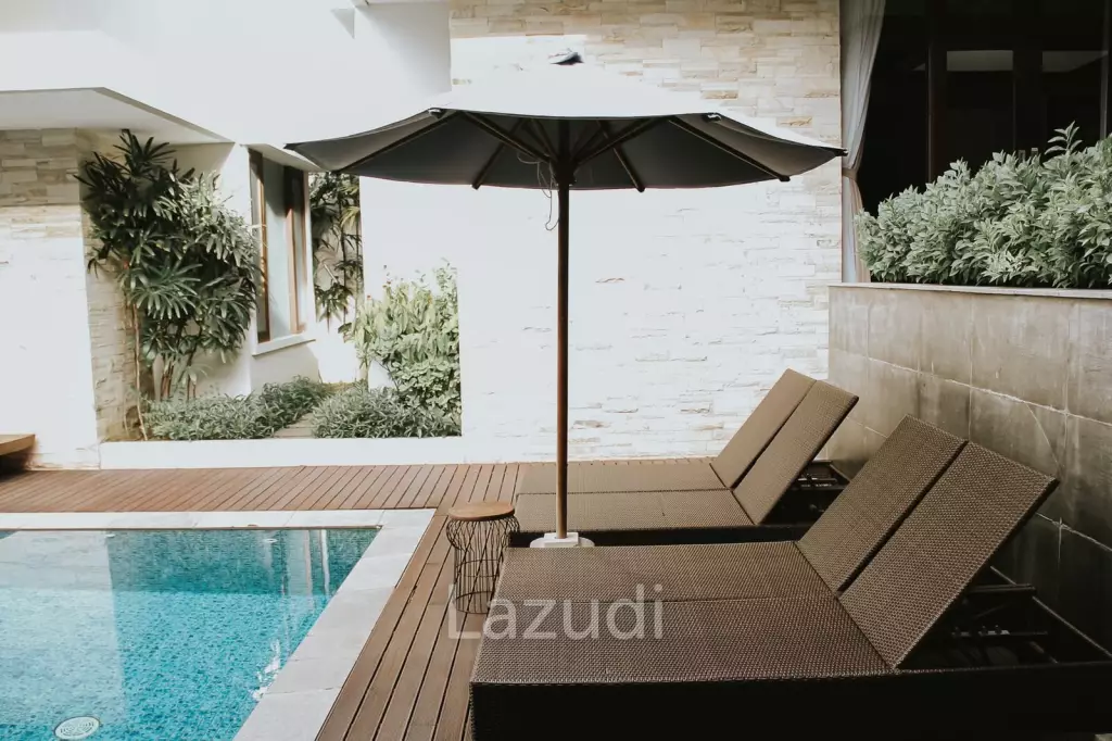 CONTEMPORARY 5-BEDROOM VILLA IN NUSA DUA WITH OCEAN VIEW ROOFTOP